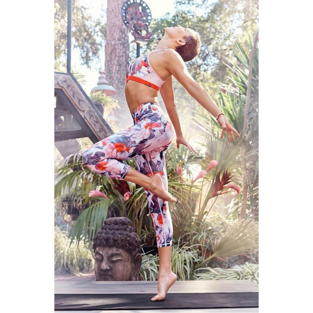 SET Fabletics Maeve Reversible Sports Bra/leggings DUSTY ROSE/DAYDREAM/TANGERINE - Picture 4 of 12